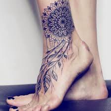 Hier findest du über 4000 bilder von bereits gestochenen tattoos, aus allen stilrichtungen. 1001 Fuss Tattoo Kette Inspirationen Die Die Besten Zier Furs Knochel Sind Tattoos Zenideen