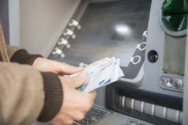 Beteilige dich dazu an der diskussion über diese überschneidungen. Geld Abheben In Deutschland So Vermeidest Du Unnotige Gebuhren Am Geldautomat