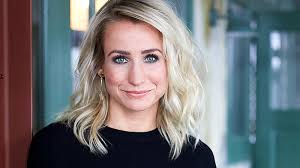 Npo 1 (formerly nederland 1 dutch pronunciation: Toine Van Peperstraten Dionne Stax Nieuw Presentatieduo Voor Avrotros Op Npo Radio 1 Avrotros Nl
