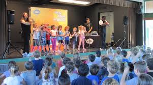 Artikel und deklinationen lernen, deutsch verbessern. Alphabet Rockers Engage Glenwood Students With Assembly Workshop Youth In Arts
