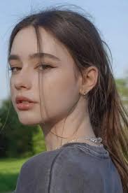 I'm Maddy and here's my CV ☺️ Age : 2006 Relationship status : single Child  : no Country : USA 🇺🇸 Origin : American Looking for boyfriend : yes