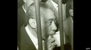 يتحدث فيه الكاتب عن الجيل القرآني الفريد وطبيعة المنهج القرآني، ونشأة المجتمع المسلم، والجهاد في سبيل الله، وجنسية المسلم وعقيدته باعتبارها معالم مهمة في طريق الأمة الإسلامية. Ø§Ù„Ø¥Ø®ÙˆØ§Ù† Ø§Ù„Ù…Ø³Ù„Ù…ÙˆÙ† ÙˆØ§Ù„Ø¹Ù†Ù Ù…Ø¹Ø§Ù„Ù… ÙÙŠ Ø§Ù„Ø·Ø±ÙŠÙ‚ Ø£Ø®Ø·Ø± ÙˆØ«Ø§Ø¦Ù‚ Ø§Ù„ØªÙƒÙÙŠØ± 3 Ø§Ù„Ø­Ø±Ø©