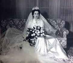 الاميرة بديعة بنت الشريف علي بن الحسين الناجية الوحيدة من العائلة المالكة العراقية بعد انقلاب عام 1958 victorian dress fashion dresses