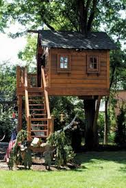 Treehouse Esta Casa Es Pequena Pero Acogedora Fenomenal Para La Familia Casa De Arbol Ninos Hermosas Casas De Arboles Casas