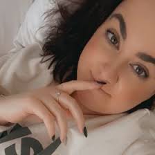 Ellie Lang (ellielangxx)