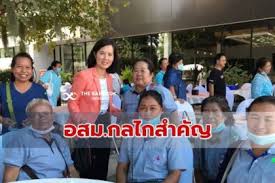 ตรีนุช เทียนทอง รัฐมนตรีว่าการกระทรวงศึกษาธิการคนใหม่ เกิดเมื่อ 12 กันยายน พ.ศ 2515 เป็นบุตรสาวของนายพิเชษฐ์ เทียนทอง à¸•à¸£ à¸™ à¸Š à¹€à¸— à¸¢à¸™à¸—à¸­à¸‡ Archives The Bangkok Insight