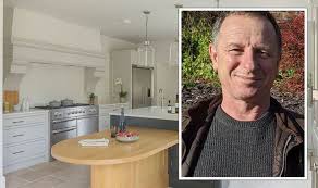 From kitchen islands, backsplashes, countertops and cabinets to bathroom vanities, tile, showers and tubs, get hgtv's expert design and decorating ideas for your kitchen or bathroom makeover. Diy Sos Building Expert Reveals The Cheapest And Most Expensive Kitchens He Has Ever Built Express Co Uk