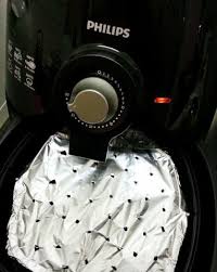 You can place parchment paper or foil in your air fryer. Are Aluminium Foils Safe For Use With The Air Fryer Quora