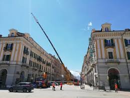 Nulla di anche per i servizi igienici in corso giolitti Si Smonta La Gru Del Cantiere Dell Ex Banca D Italia Disagi In Corso Nizza Cuneodice It