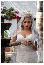 I Love How This Images Depicts A Badass Tattooed Bride I Never See Wedding Pictures Of Of Beautiful Women With Tattoos Hope To Wedding Dresses Bride Wedding