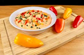 2 el leichte majo, 1 becher saure sahne, 1 becher joghurt, 1 el 50g schokolade 1 banane 1 el honig 2 el milch 150g quark die banane zerdrücken und die schokolade zerkleinern. Paprika Quark Dip Zu Faul Zum Kochen