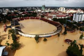Jumlah mangsa yang terlibat dalam bencana banjir yang melanda kelantan terus meningkat dengan jumlah setakat 9 pagi tadi adalah seramai 13,539 orang berbanding 12,734 orang yang dicatatkan pada 9 malam tadi. Banjir Di Kelantan Foto Mstar