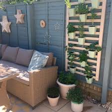Whatever your requirements, we're sure to stock a plant pot that's perfect for your garden. Mum Reuses Cot To Make Stylish Vertical Garden Planter Costing Just 6