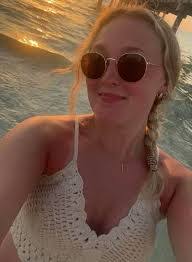 Amy Gossard's Instagram, Twitter & Facebook