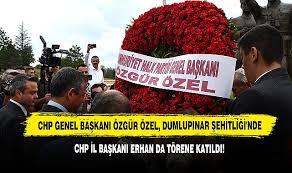 CHP İl Başkanı Erhan, Genel Başkan Özgür Özel ile Dumlupınar  Şehitliği'ndeki Törene Katıldı