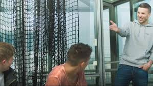 Podolski locken ˈwukaʂ pɔˈdɔlskʲi) on 4 june 1985) is a german professional footballer who plays as a forward for turkish team antalyaspor. Huth Wenzel Poldi Lockt Wieder Kunden Fur Smartmobil