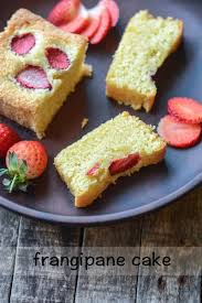 Für die frangipane mandelkerne mit zucker im cutter fein mahlen. Frangipane Cake Recipe With Almond Flour Step By Step Edible Garden