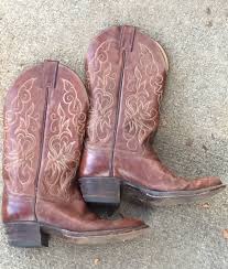If you are craving for handmade cowboy boots with delicate detailing and slender stitching for stunning looks, here comes lucchese brand. How To Buy Vintage Cowboy Boots
