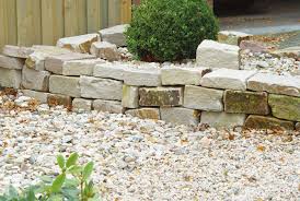 Wenn sie ihren garten neu gestalten und einen pool selber bauen, sollten sie die wahl des richtigen standorts nicht unterschätzen. Beeteinfassung Mit Mauersteinen So Wird S Gemacht