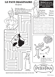 Peter Pan Et Compagnie T Invitent A Jouer Avec Eux Avec Cet Ensemble De Jeux Gratuit Imprime Cette Feuille Et Aide Peter Jeux Disney Jeu Labyrinthe Peter Pan