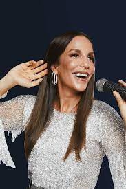 Ivete sangalo was born on may 27, 1972 in juazeiro, bahia, brazil as ivete maria dias de sangalo. Show De Ivete Sangalo Em Casa Vai Mostrar Um Pouco Da Intimidade Da Cantora Telinha Extra Online