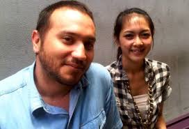 Istri gary iskak juga membagikan potret saat aktor tersebut mendapat perawatan di rumah sakit. Risca Novischa Doakan Garry Iskak Jadi Suami Yang Baik