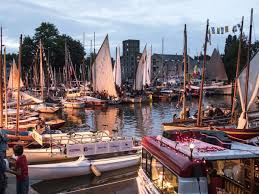 Appartenant à nantes métropole, cette ville n'a pas toujours la main mise sur ses décisions, notamment concernant la piscine, ceci dit celle du petit port n'est pas loin et les impôts locaux restent contenus. Rendez Vous De L Erdre 200 Bateaux De Plaisance A Decouvrir Au Fil De L Eau
