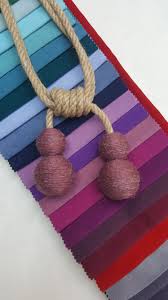 Kısaca anlatcak olursak ilk olarak duvar delinir, dübel yerleştirilir, rensonun duvara sabitleneceği uç kısmı vida ile dübele çakılır, sonrasında renso parçaları tek tek takılır. Fon Kolbagi Hasir Bordo Topuz