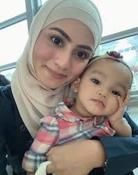 Menerusi akaun instagramnya, fizo berkata perceraian ini bukanlah pengakhiran tetapi permulaan. Biodata Mawar Karim Bekas Isteri Pelakon Fizo Omar Iluminasi