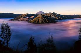 Pada seperempat perjalanan pertama anda, anda dapat menyewa jeep untuk menyimpan tenaga dan pada tiga perempat sisanya anda dapat berjalan kaki atau menyewa kuda yang disediakan oleh masyarakat suku tengger. Mount Bromo 1080p 2k 4k 5k Hd Wallpapers Free Download Wallpaper Flare