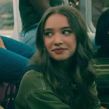 Genevieve Mitchell and lara jean metadinha