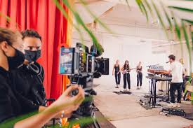 But she was also very young. Eefje De Visser Neemt Concertfilm Op In Haar Woonkamer Het Nieuwsblad Mobile