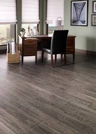 Grey Laminate Flooring Ideas For Your New Home Hgnv Com Mannington Laminate Flooring Oak Laminate Flooring Oak Laminate