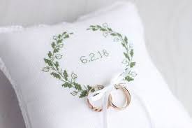 Ring Bearer Pillow Wedding Ring Pillow White Ring Pillow In 2020 Ringkussens Trouwringen Borduren