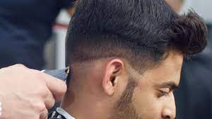 Este tipo de corte de pelo es una o dos pulgadas más largo en la parte superior, con un fade gradual hacia una parte más corta en la parte. Como Hacer Un Desvanecido Bajo Low Fade Youtube