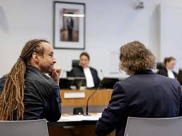 Zijn strijd tegen het coronabeleid, is voor hem óók een strijd. Dit Is De Actiegroep Die De Avondklok Tot Wankelen Brengt Nos