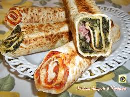 La piadina con pomodori secchi e mozzarella di bufala è una sfiziosa ricetta vegetariana dal gusto mediterraneo, perfetta per un pranzo veloce! Piadina Romagnola Farcita E Arrotolata Ricetta Tipica Romagna