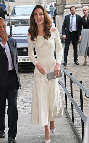 See the latest kate middleton style, fashion, beauty, wardrobe, accessories and news. Inside Kate Middleton S Summer Makeover People Com
