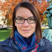 Julie Kirsch's Instagram, Twitter & Facebook