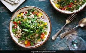 The foods are characterized by the use of fresh herbs and flavors, such as lime juice, lemon grass and fresh coriander. 8 Amazing Ayurveda Tips For Eating Healthy At Night