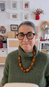 CONSTANCE. Constance Bonacieux, costurera y confidente de la reina. Era la  mujer del casero de D'Artagnan. Tras rescatarla de la guardia del cardenal  Richelieu, D'Artagnan se enamora perdidamente de ella. Ella agradece