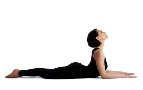 5 Ejercicios Para Fortalecer La Espalda Yoga Para Dolor De Espalda Ejercicios De Estiramiento Estiramientos