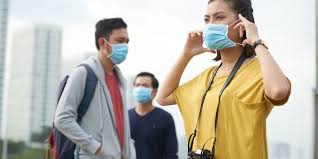 Gambar vektor orang pakai masker : Cara Pakai Masker Yang Benar Agar Tak Menghirup Debu Polusi Udara