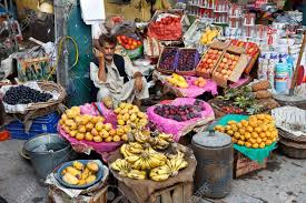 Te contamos qué pasó el 16 de julio: Rawalpindi Pakistan 16 De Julio El Hombre Paquistani No Identificado Vende Frutas Frescas En Raja Bazar El 16 De Julio De 2011 En Rawalpindi Pakistan Raja Bazaar Es La Principal Atraccion