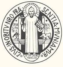 La Regla De Los Monjes Escrita Por San Benito Abad C 540 Dc Ha Sido Norma Y Guia Espiritual De Innum Oracion A San Benito Medallas De San Benito San Benito