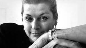 Muriel Snow's Instagram, Twitter & Facebook