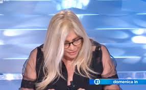 Piccolo infortunio per mara venier. Mara Venier In Ospedale Dopo Domenica In Una Bella Frattura Al Piede La Foto Privata Libero Quotidiano