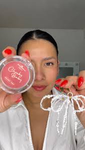 Aretes “Sara” , Para un look muy femenino , Y sentirte Chingona -> como el  tono de Velvet Tint “Cheecky Baby” by Italia Delux! Disponible en  @dinadeleon_, #makeup #accesorios #joyas #guate #xela ...