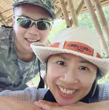 剛在好市多內湖店逛完出來準備搭公車，走到公車站卻發現有一台好市多的推車被遺棄在公車站牌，這個公車站牌離好市多內湖店大概有300公尺遠的距離。  這麼大台的車除了造成駕駛人或機車騎士行經馬路路口的危險之外，堵塞人行道也會造成等公車的人不方便，真的很不OK。不知是 ...