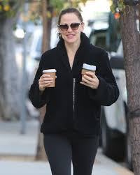 Jennifer garner dated businessman john miller for two years before calling. Jennifer Garner Street Style 01 07 2020 Celebmafia